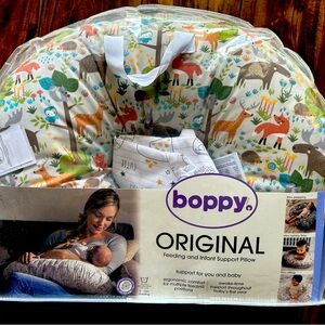 Boppy nursing pillow with extra pillow case.